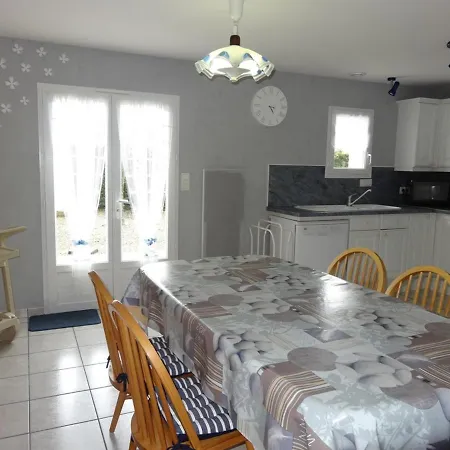 Holiday home Confortable 5 Pers. - Lumineuse, Proche Et Commerces, Jardin Et Terrasse Tranquilles - Fr-1-476-31 Grues