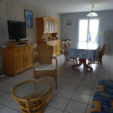 Holiday home Confortable 5 Pers. - Lumineuse, Proche Et Commerces, Jardin Et Terrasse Tranquilles - Fr-1-476-31 Grues